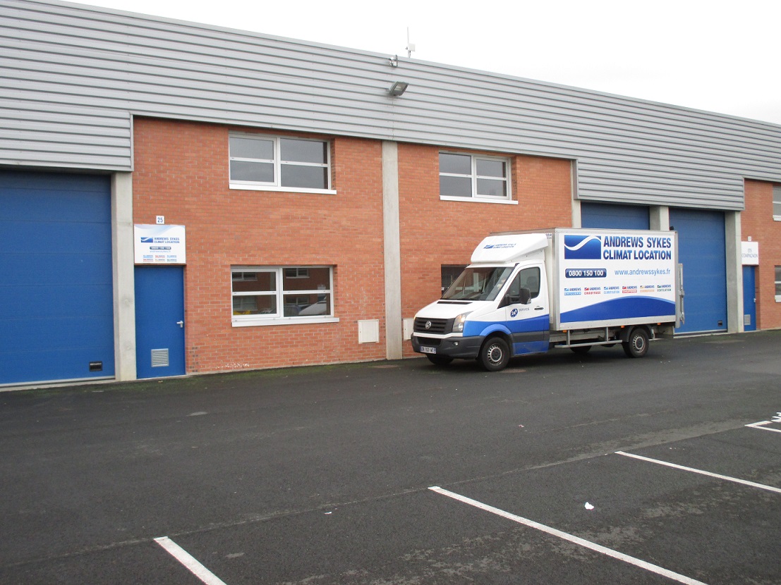 Paris-depot-outside-office Een succesvol jaar in Parijs leidt tot forse uitbreiding van het depot
