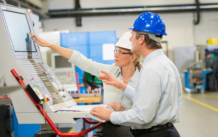 Manager And Engineer Programming A CNC Bedrijf op zoek naar een tijdelijke verwarmingsoplossing